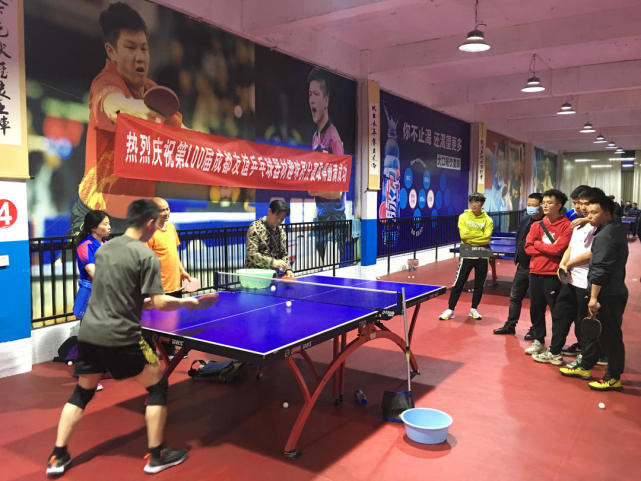 阿德利和他 阿德利和他